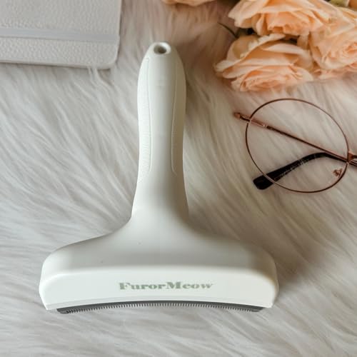 Pet Deshedding Tool with Curve Blade (Large / White)