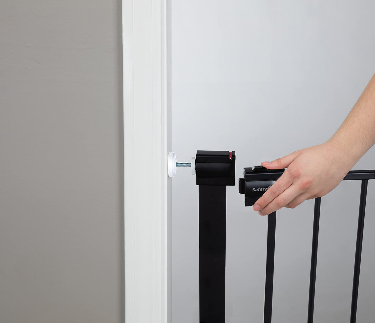 Easy Install 28'' Walk Thru Gate (1-Pack / 29" to 38" Wide x 28" Tall / Black)
