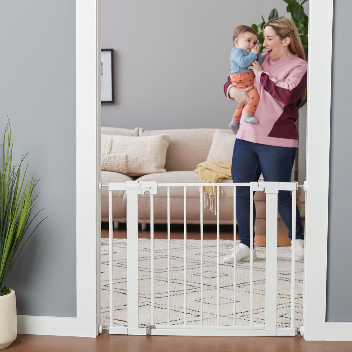 Easy Install Walk Thru Baby Gate for Doorway With Door (1-Pack / 29" to 38" Wide x 28" Tall / White)