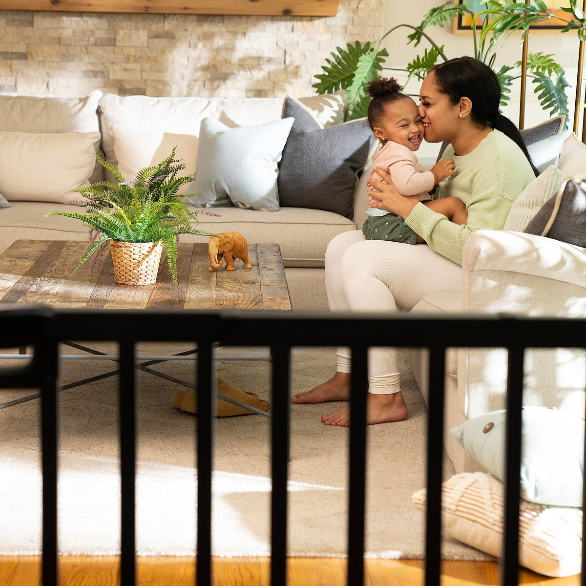 Summer Infant Deluxe Stairway Simple to Secure Safety Pet and Baby Gate (Black Wood)