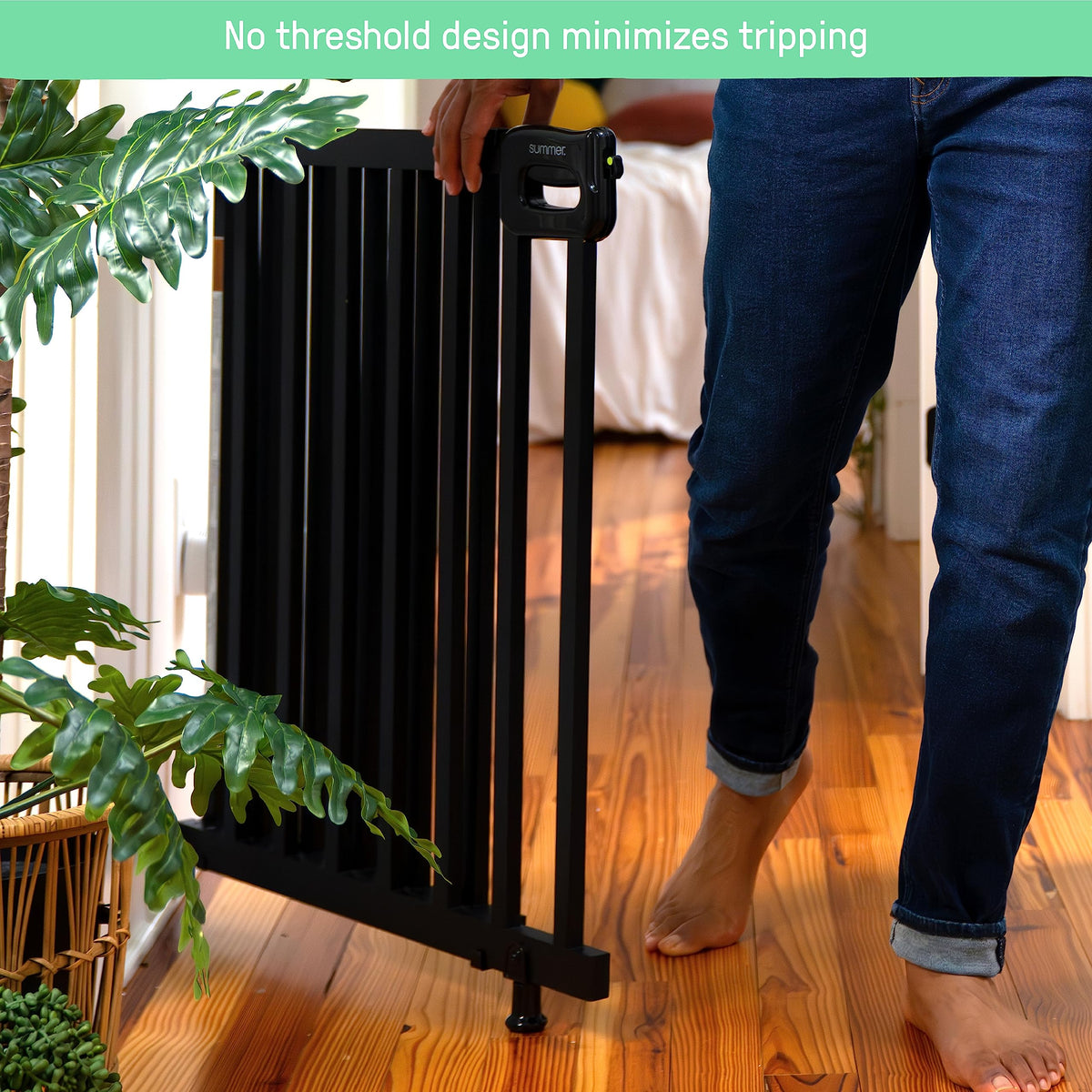 Summer Infant Deluxe Stairway Simple to Secure Safety Pet and Baby Gate (Black Wood)