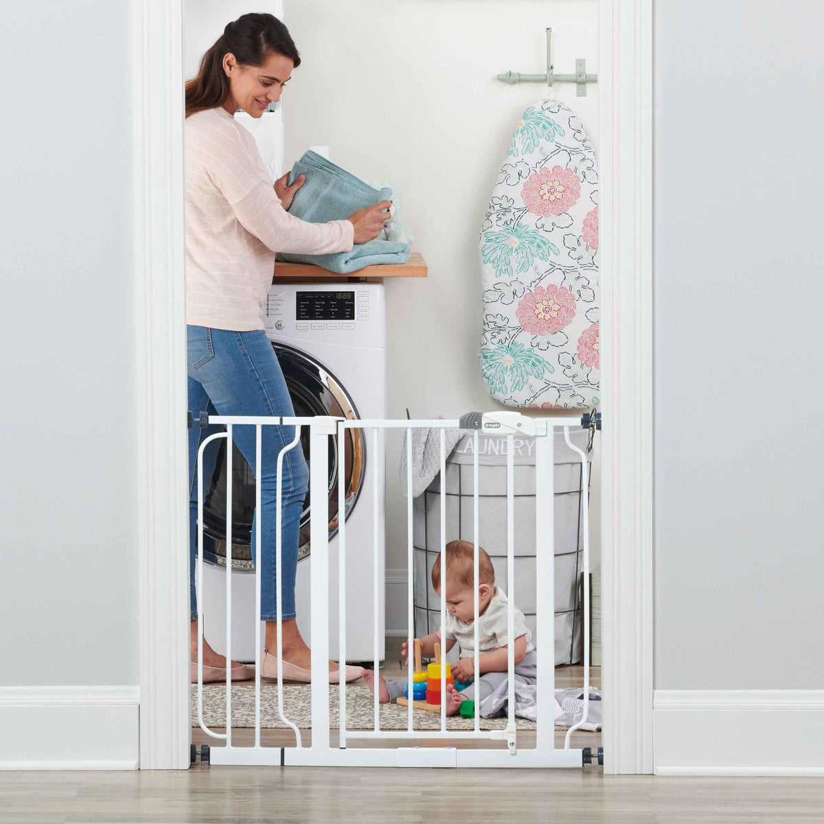 Safety 29" 38.5" Easy Step Baby Gate (White / 29-38.5"W x 30"H)